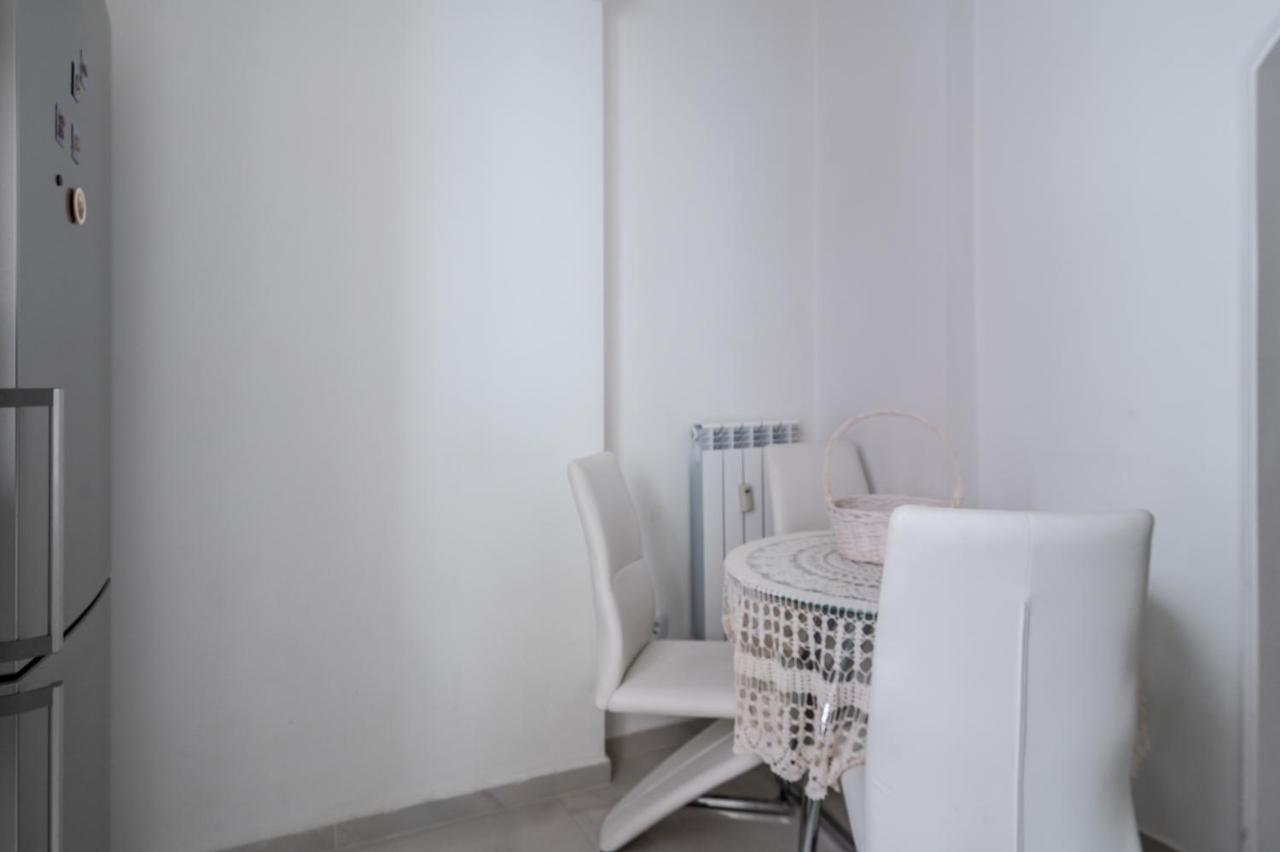 Central 2-Bd Bright Apartment In Sofia By Flat Mаnager Bagian luar foto